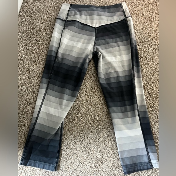 Nike Dri-fit Capri workout leggings - Picture 1 of 4